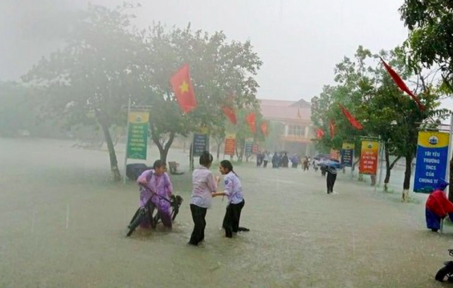 Phó Thủ tướng chỉ đạo tập trung ứng phó, khắc phục hậu quả mưa lũ tại khu vực Trung Bộ